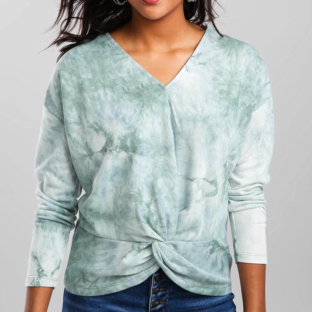 NWT Women’s BUCKLE- DAYTRIP Tie dye twisted hem long sleeve pullover- Size small